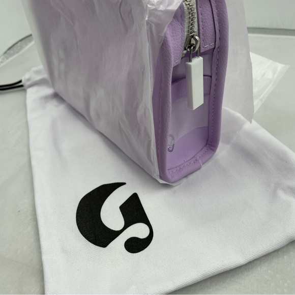 GLOSSIER Olivia Rodrigo Beauty Bag - Picture 3 of 4